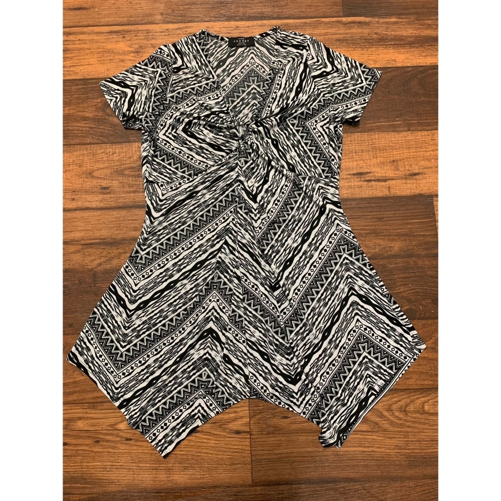 MADE BY JOHNNY Size M Black White Dress Cocktail Stretch V-Neck Form Flattering - Picture 2 of 9